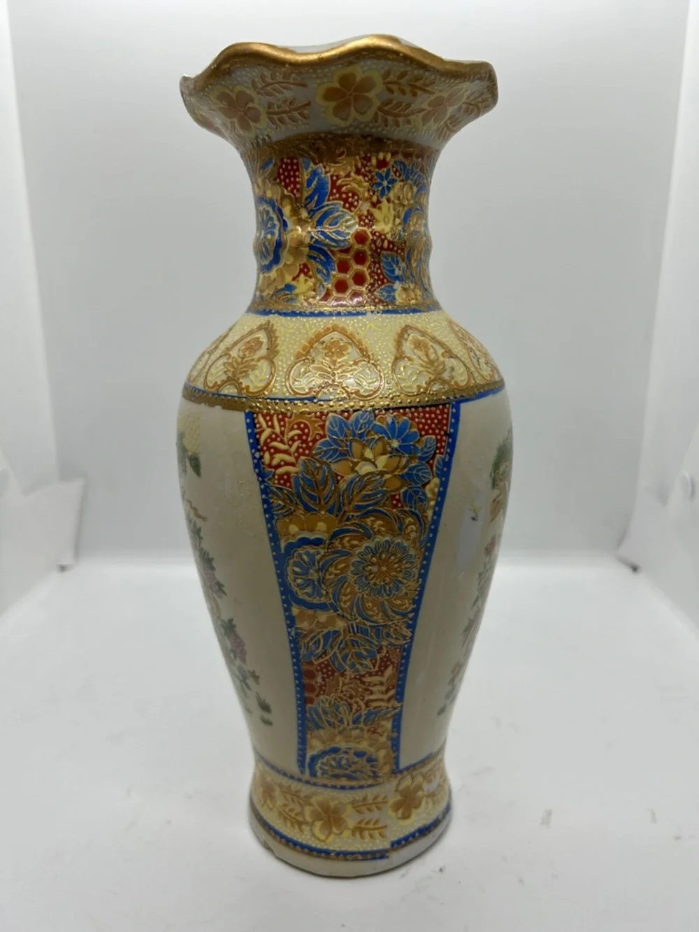 LARGE  SATSUMA 10-INCH HAND PAINTED  MID-20TH CENTURY VASE AMAZING ARTWORK!